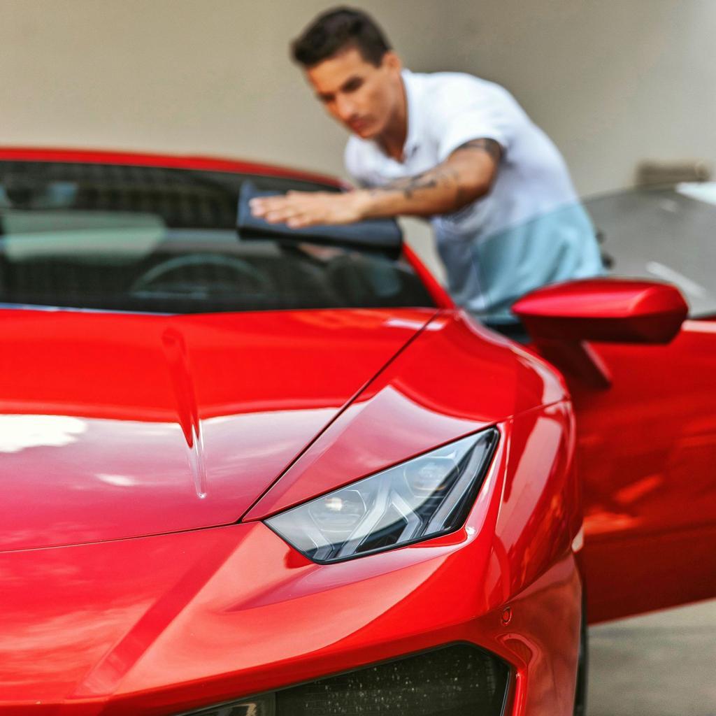 Detalhamento de supercar vermelho — Alvernaz