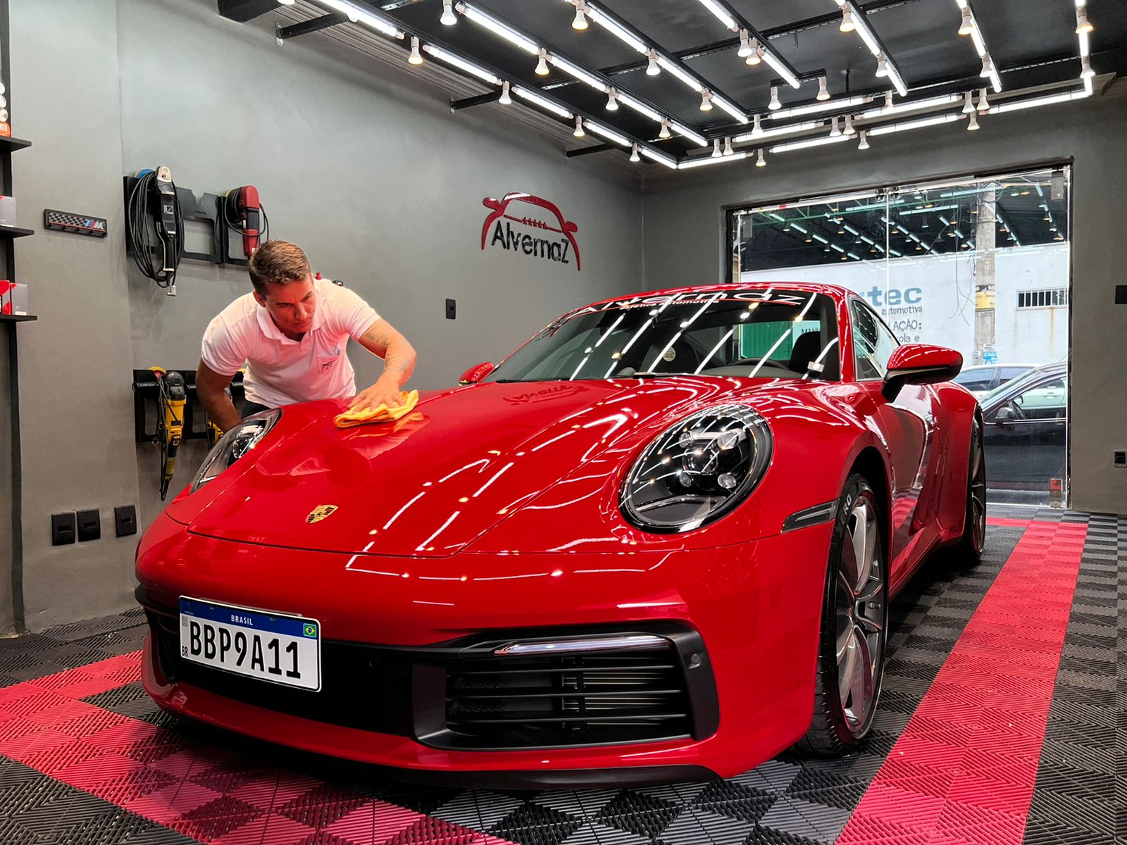 Polimento de Porsche 911 — Alvernaz
